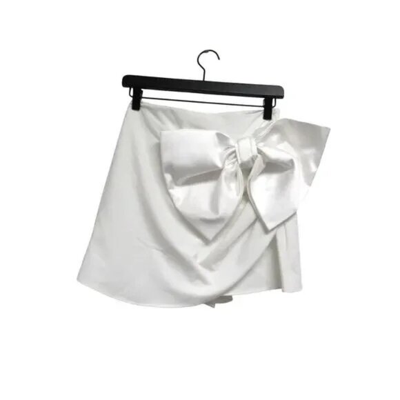 Women's Size XS White Skort With A Satin Bow NEW - Picture 1 of 5